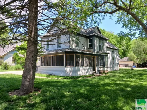 113 N University St, Vermillion, SD 57069