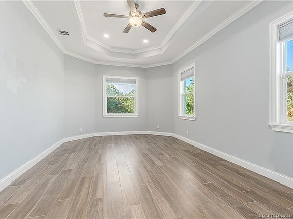 4th image of 3995 Oak Hollow Ave