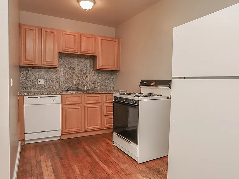 South Josephine Apartments — Photo 37