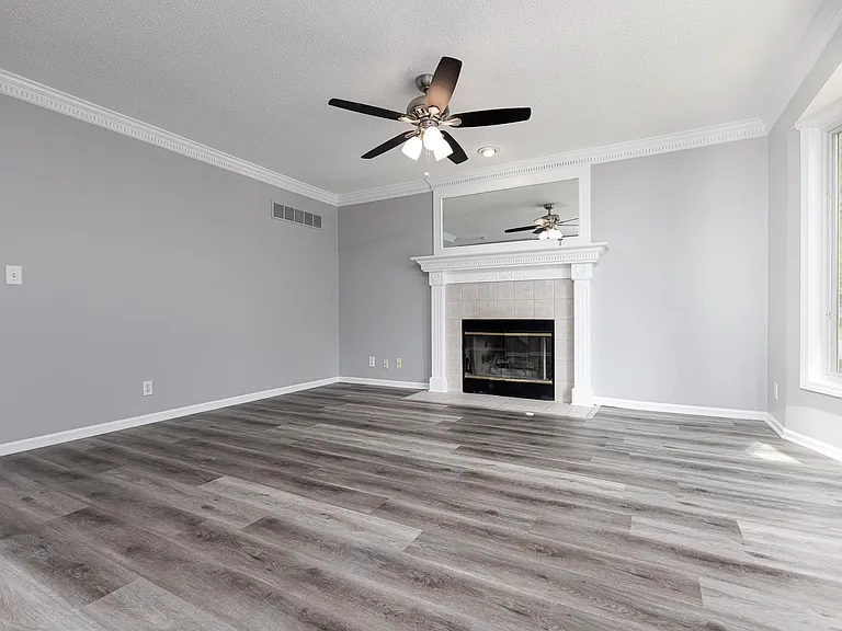 11246 N Madison Ave — Photo 4
