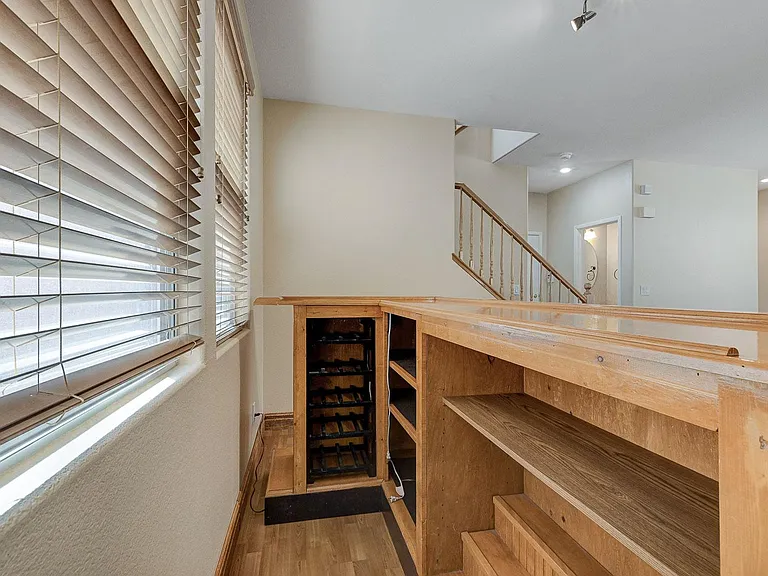 Purdy Lodge St — Photo 10