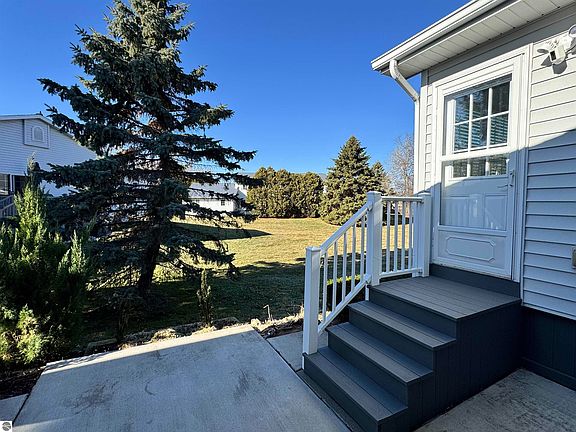 4th image of 1667 E Gaylord St