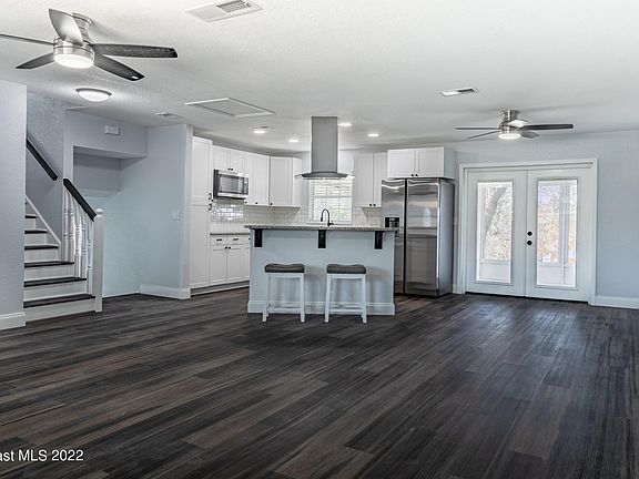 4th image of 3660 Royal Oak Dr