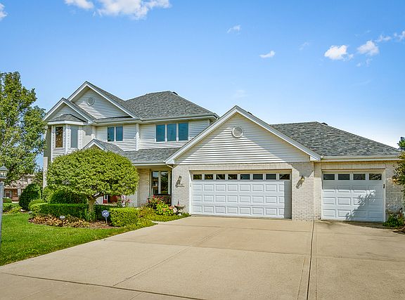 2nd image of 736 Bluestone Bay Dr