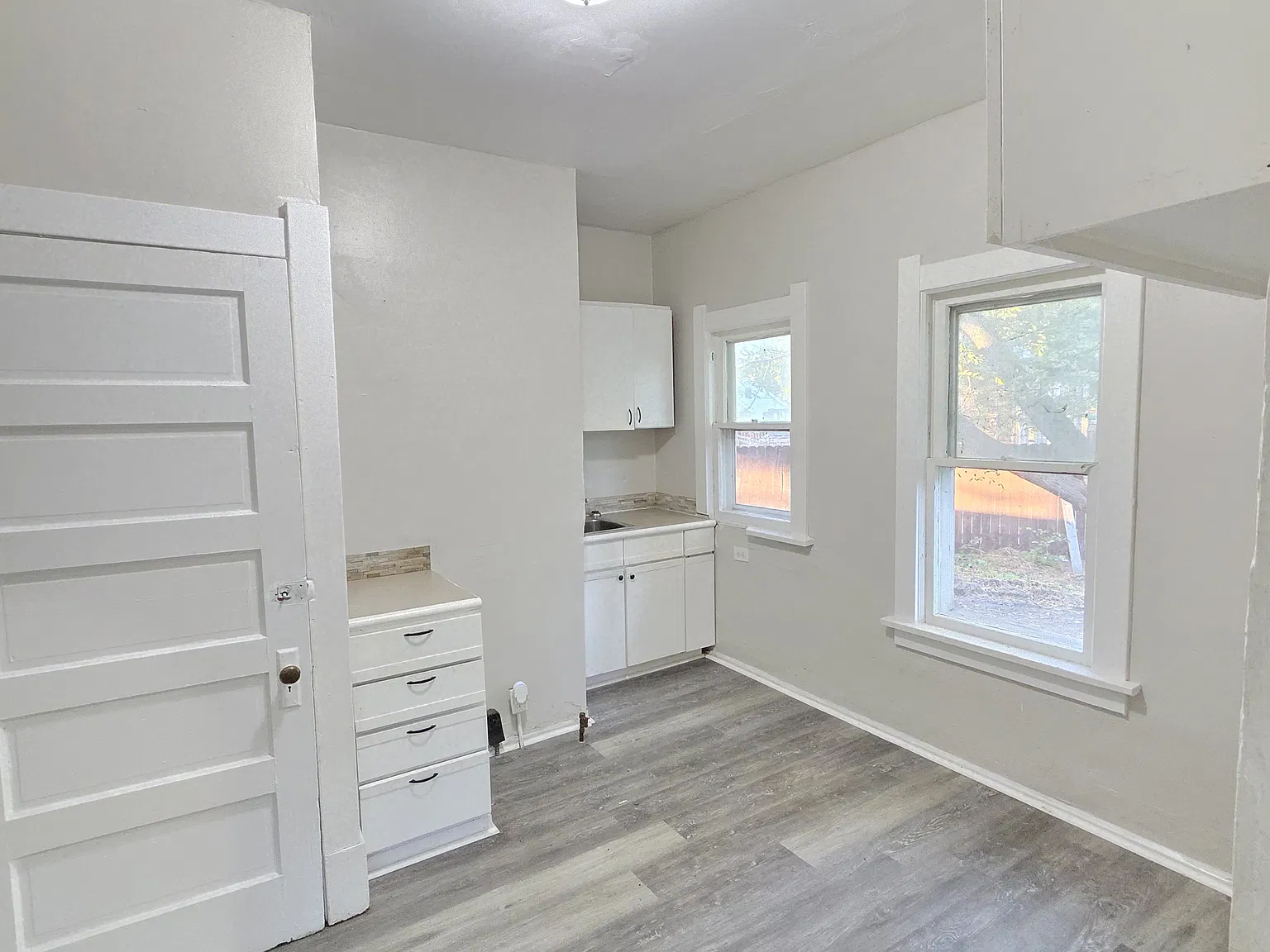 3 bed, 936 sqft, $1,015 — Photo 2