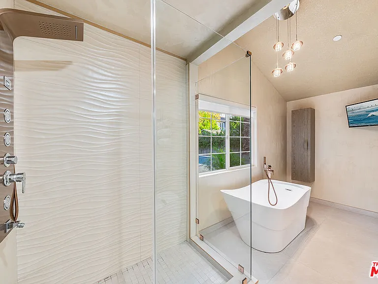 5010 Fulton Ave — Photo 45