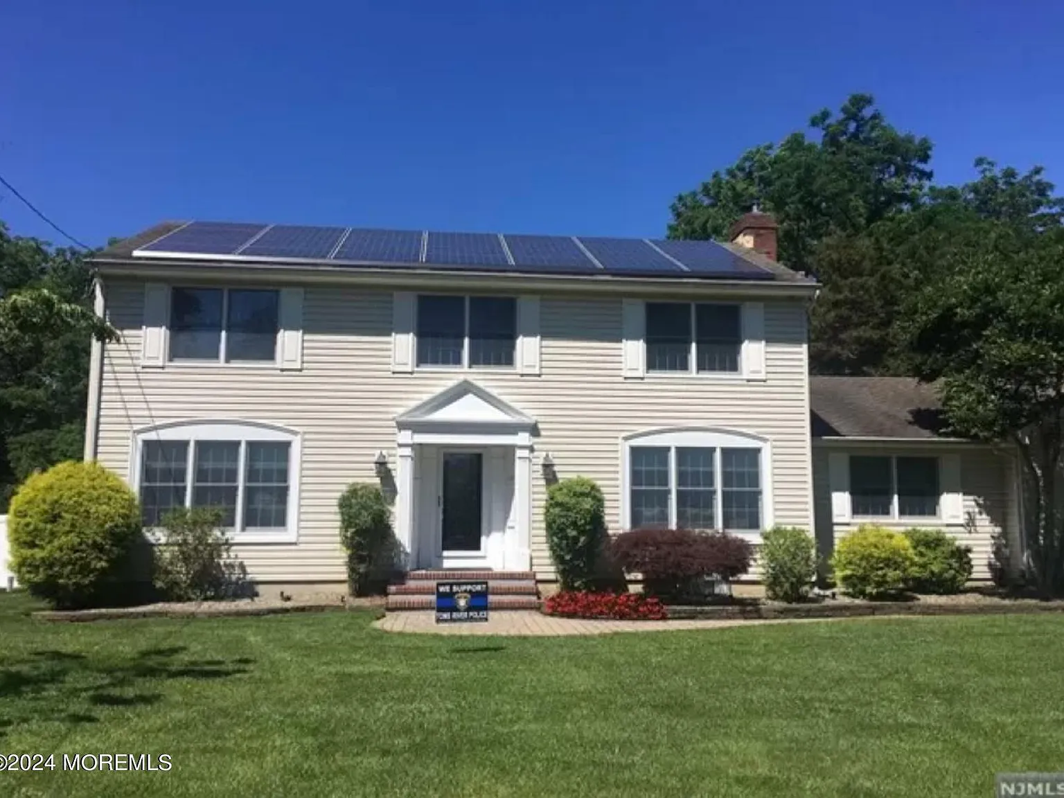 4 bed, 2.5 bath, 2650 sqft, $4,500 — Photo 2
