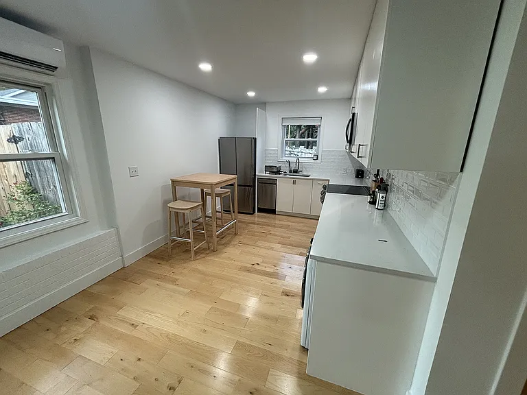 601 Hugo St #B — Photo 2