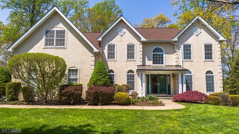 1st image of 32 INDEPENDENCE DRIVE
