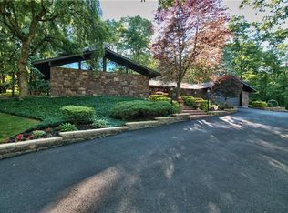 2261 Skyline Dr, Slatington, PA 18080