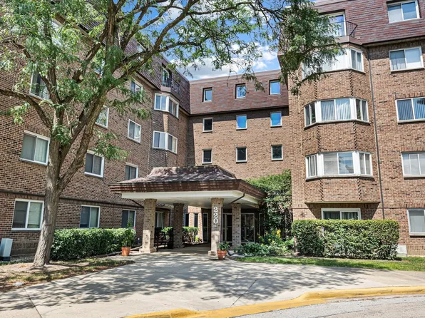 220 S Roselle Rd APT 103, Schaumburg, IL 60193