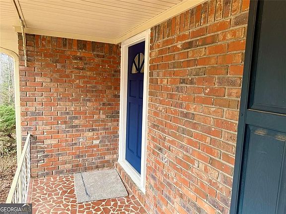 3rd image of 4707 Windsor Dr SW