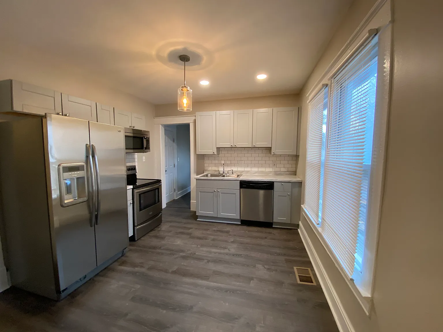 2 bed, 998 sqft, $1,650 — Photo 4