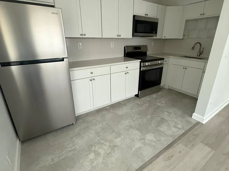 1632 NE 4th Pl #2 — Photo 1