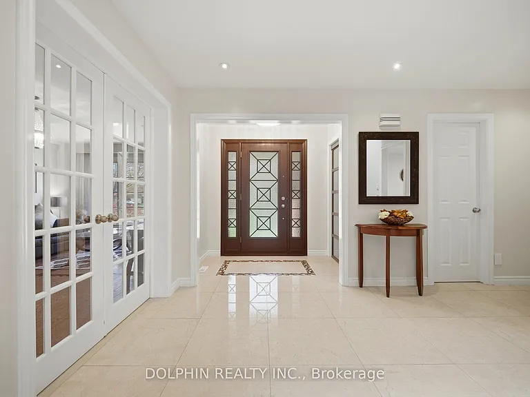 1090 Vanier Dr — Photo 13