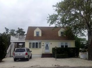 228 W 12th St, Ship Bottom, NJ 08008