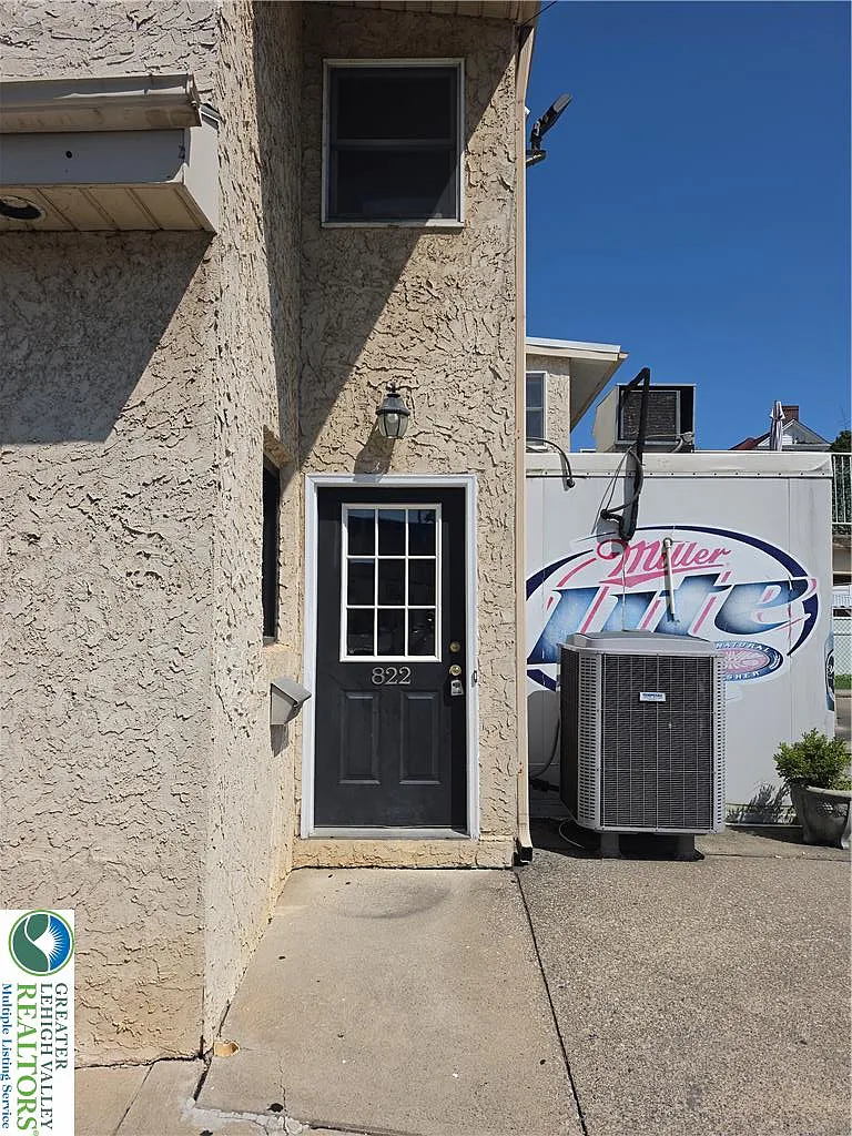 2 bed, 1.5 bath, 1600 sqft, $1,795 — Photo 1