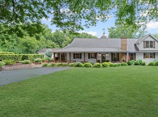 204 Country Commons Rd, Trout Valley, IL 60013