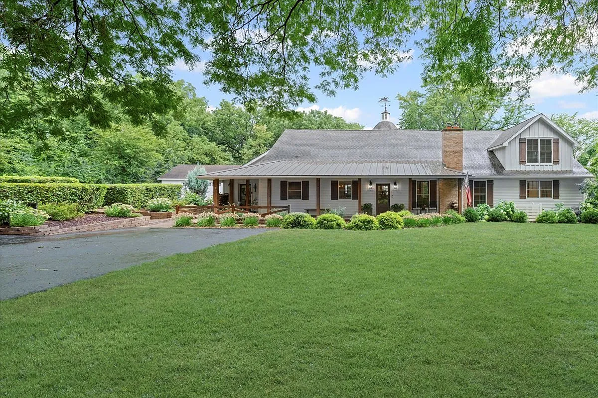 204 Country Commons Rd photo 1
