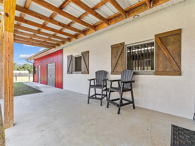2 Count Fleet Dr — Photo 13