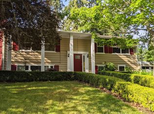 801 Deercliff Rd NE, Bainbridge Island, WA 98110