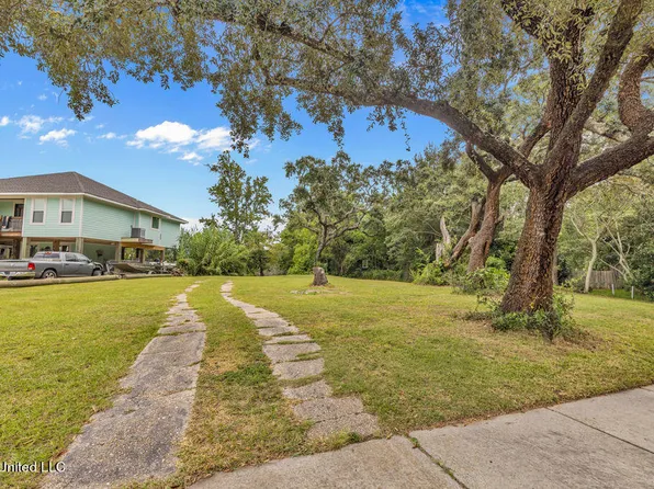 1310 Kensington Dr, Biloxi, MS 39530