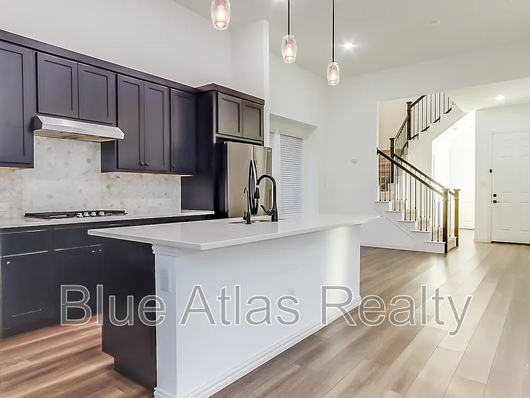 235 Woodson St — Photo 2