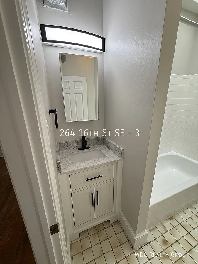 Capitol Hill 1br/1ba Unit For Lease! — Photo 4