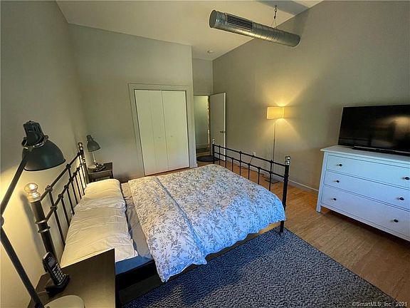 5th image of 881 Lafayette Blvd Unit 4H