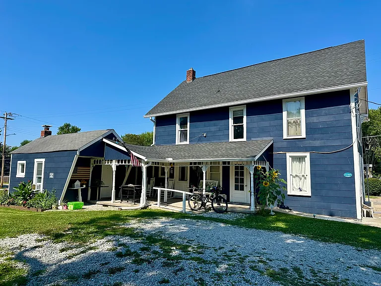 11 E Mill St — Photo 1