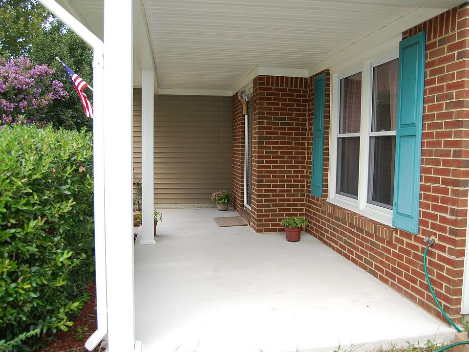 2nd image of 989 Penhook Ct