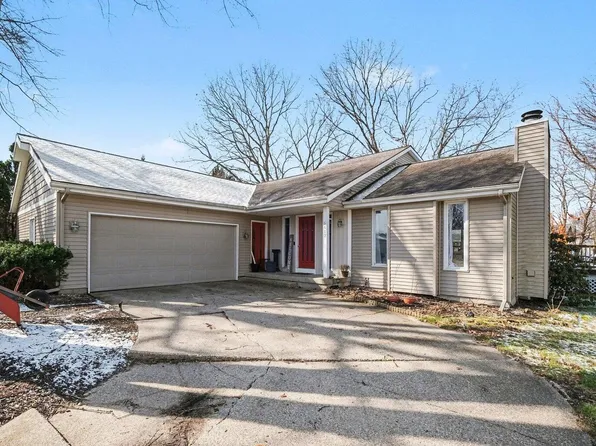 6617 Knollview Dr, Hudsonville, MI 49426