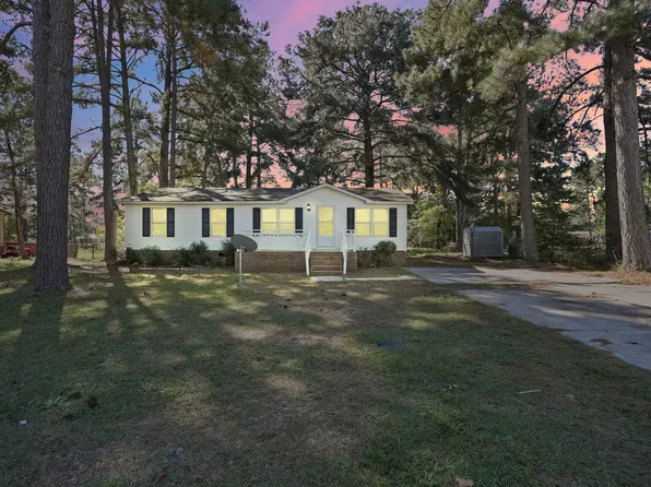 502 Inverary Dr, Raeford, NC 28376