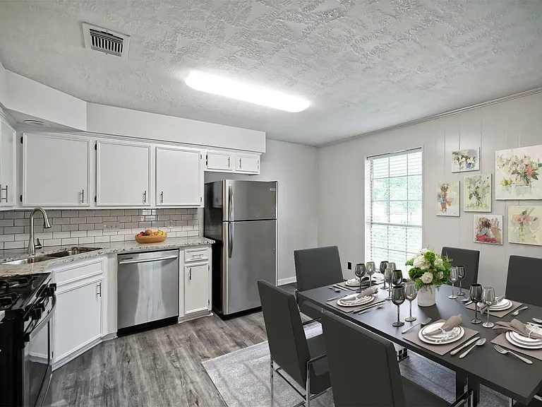 308 Lawrence St #A — Photo 8