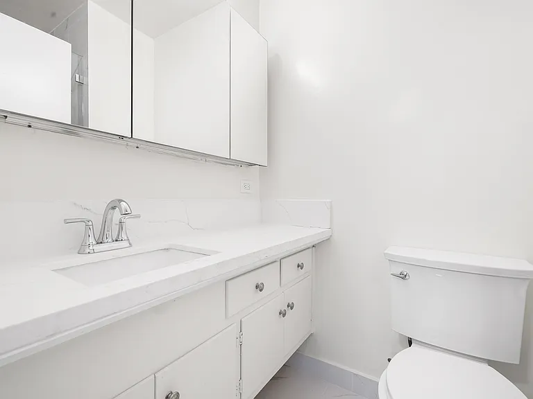 221 S Reeves Dr — Photo 6
