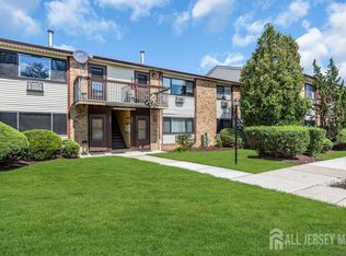 325 Cricket Ln, Woodbridge, NJ