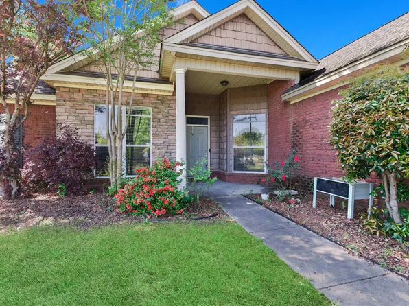 703 Pinetuckett Pkwy, Deatsville, AL 36022