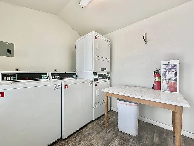 2711 Hemphill Park — Photo 17