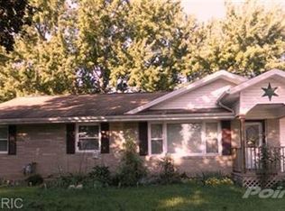 10314 S Arrowhead Dr, Berrien Springs, MI 49103