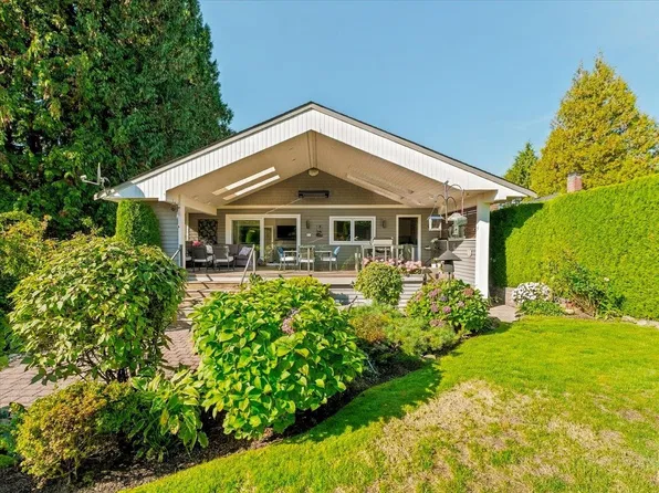 1160 14th St, West Vancouver, BC V7T 2R7
