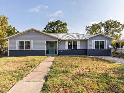 609 E Pine St, West, TX, 76691