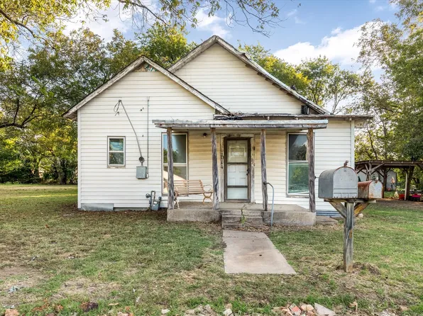 1014 Trinity St, Cleburne, TX 76031