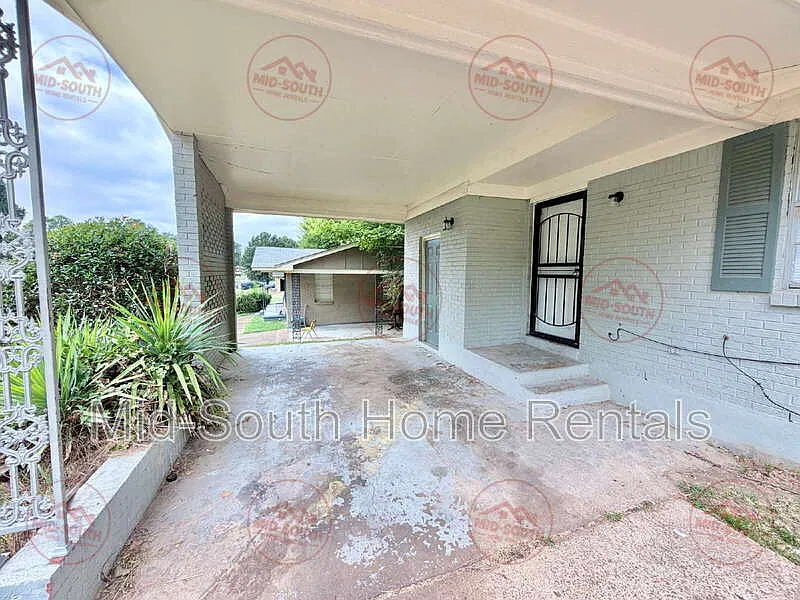 3 bed, 1.0 bath, 958 sqft, $895 — Photo 3