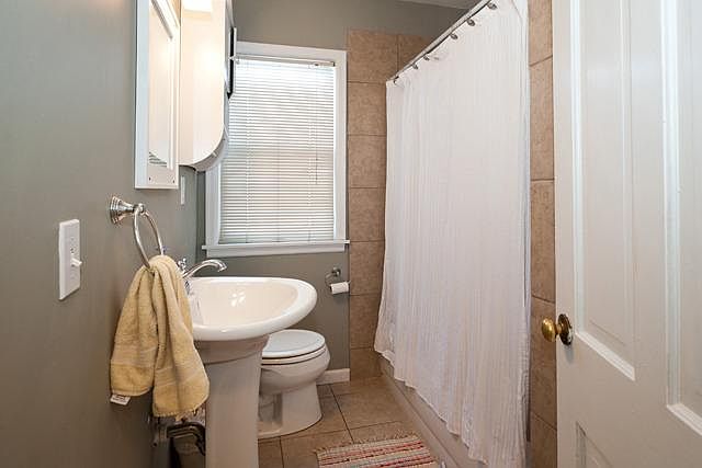 1st image of 833 24th Ave SE #833