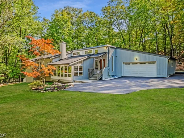 202 Magee Rd, Ringwood Boro, NJ 07456