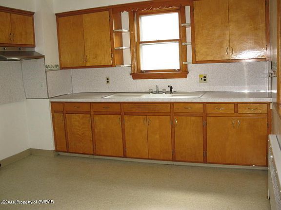 4th image of 104 Roosevelt St