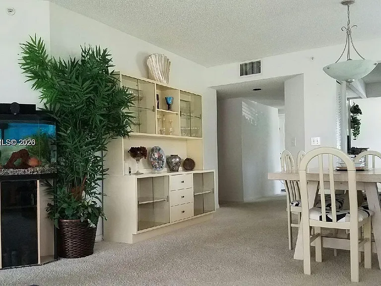 550 SW 137th Ave #101L — Photo 7