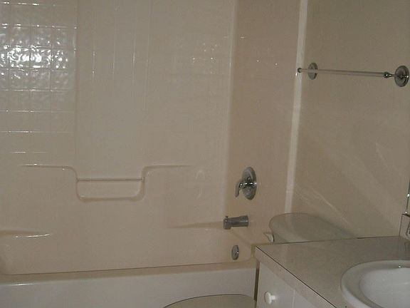 5th image of 927 SE 14th Ter APT 2