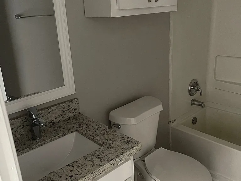 913 Athol St — Photo 13