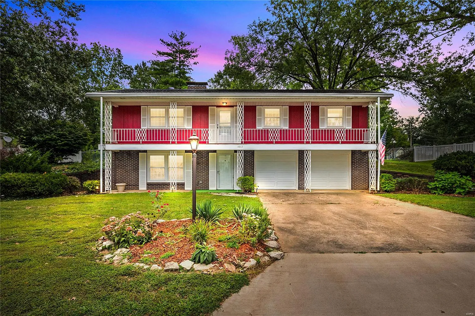 4917 Chateau Dr photo 1
